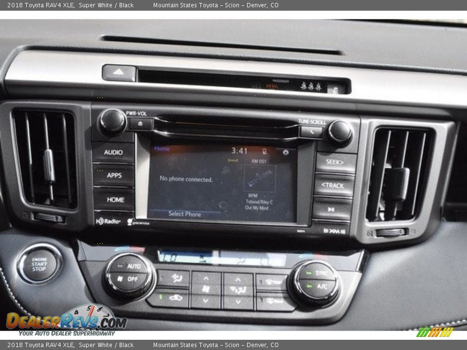 2018 Toyota RAV4 XLE Super White / Black Photo #10