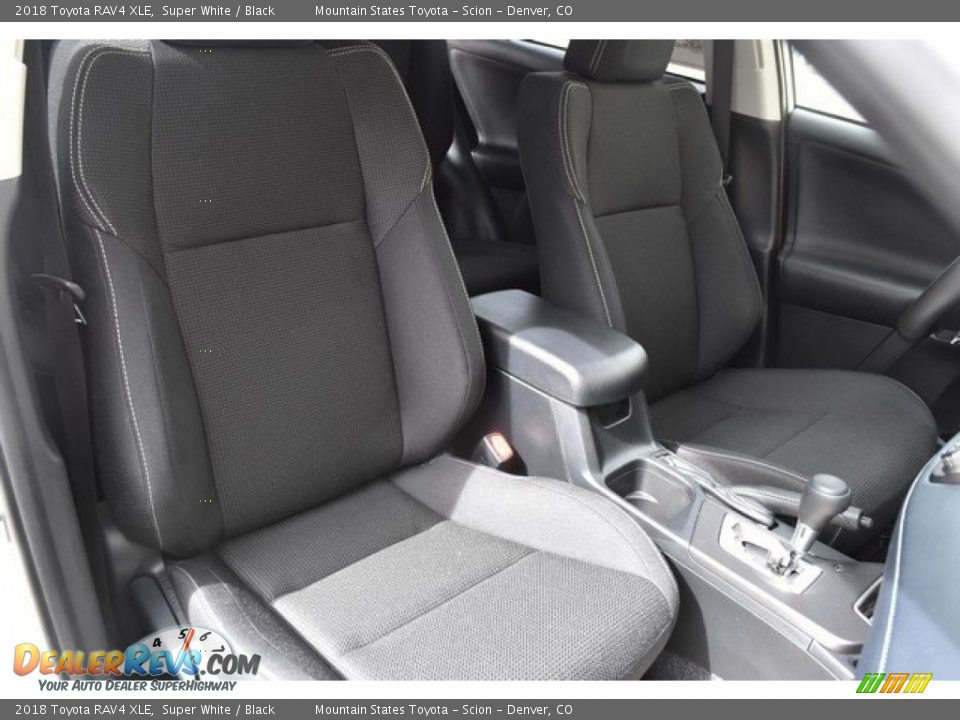2018 Toyota RAV4 XLE Super White / Black Photo #13