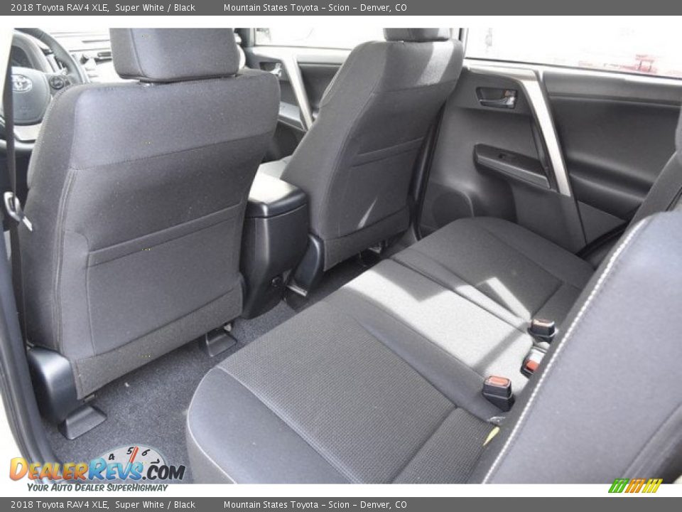 2018 Toyota RAV4 XLE Super White / Black Photo #14