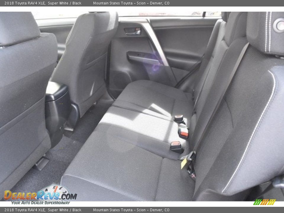 2018 Toyota RAV4 XLE Super White / Black Photo #15