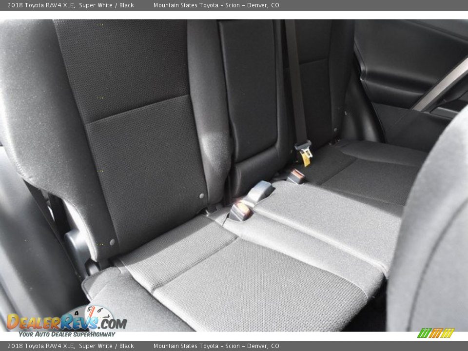 2018 Toyota RAV4 XLE Super White / Black Photo #19