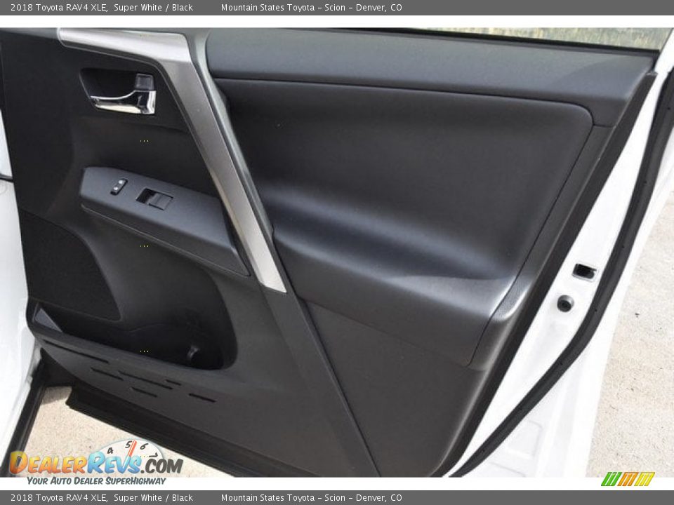 2018 Toyota RAV4 XLE Super White / Black Photo #22