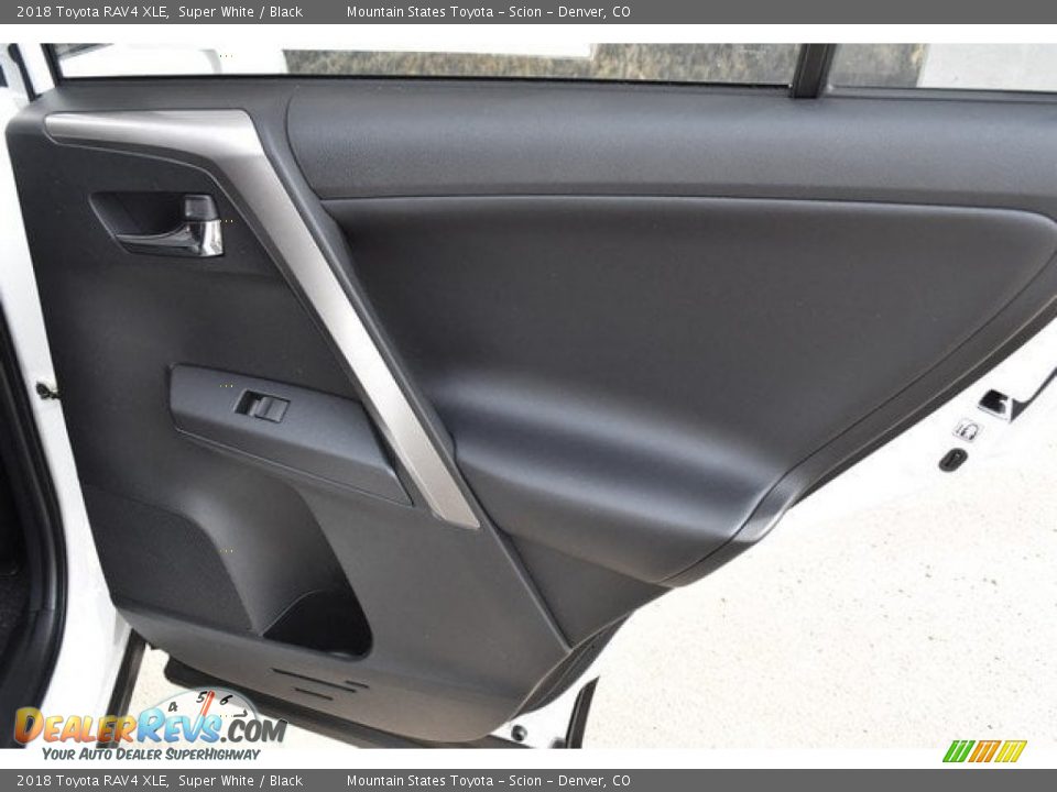 2018 Toyota RAV4 XLE Super White / Black Photo #23