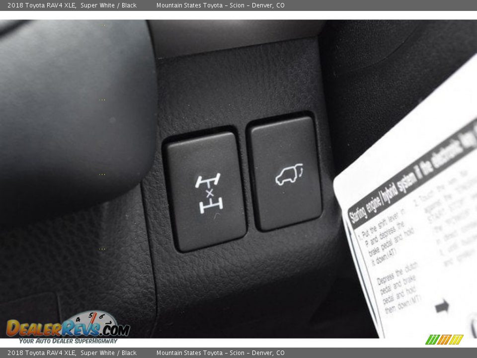 2018 Toyota RAV4 XLE Super White / Black Photo #26