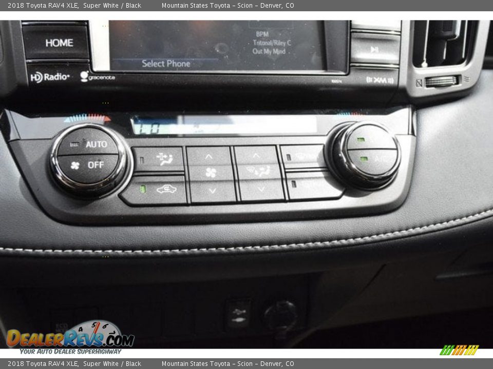 2018 Toyota RAV4 XLE Super White / Black Photo #30