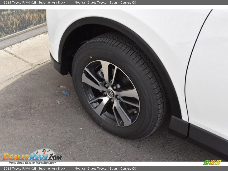 2018 Toyota RAV4 XLE Super White / Black Photo #33