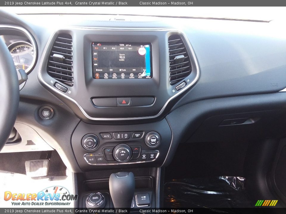 2019 Jeep Cherokee Latitude Plus 4x4 Granite Crystal Metallic / Black Photo #9