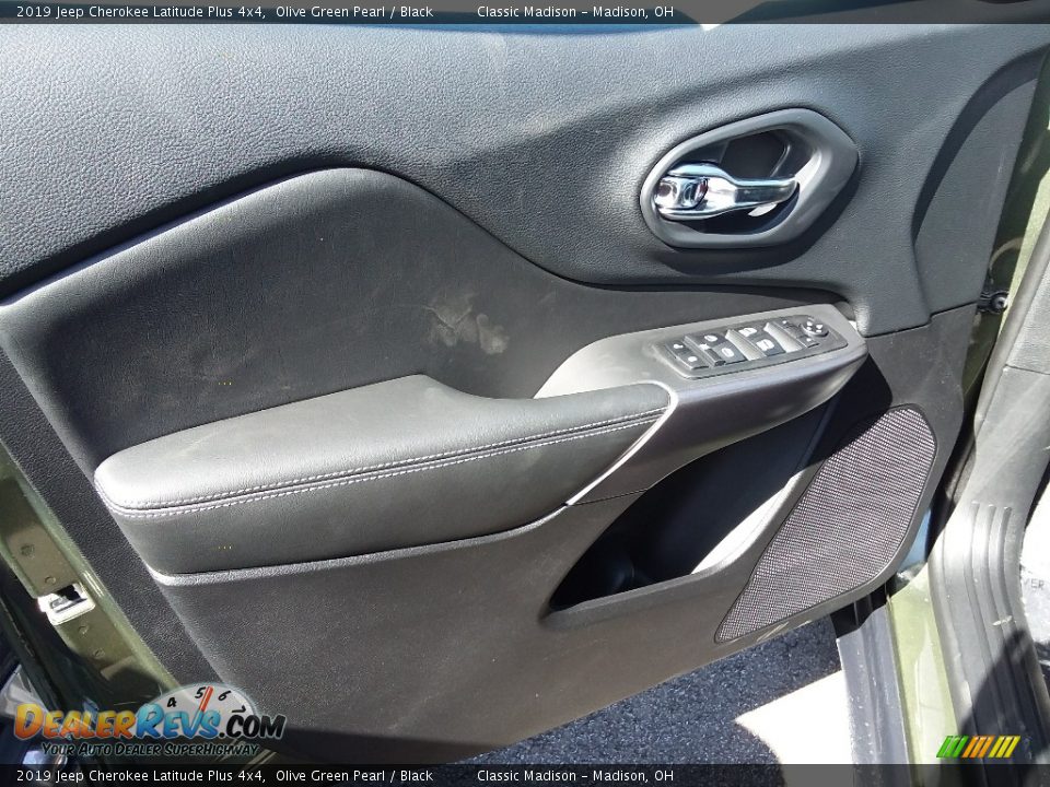 2019 Jeep Cherokee Latitude Plus 4x4 Olive Green Pearl / Black Photo #4
