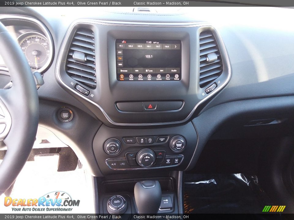 2019 Jeep Cherokee Latitude Plus 4x4 Olive Green Pearl / Black Photo #10