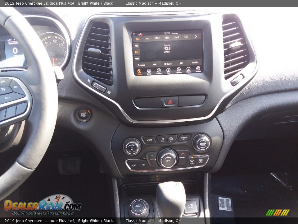 2019 Jeep Cherokee Latitude Plus 4x4 Bright White / Black Photo #10