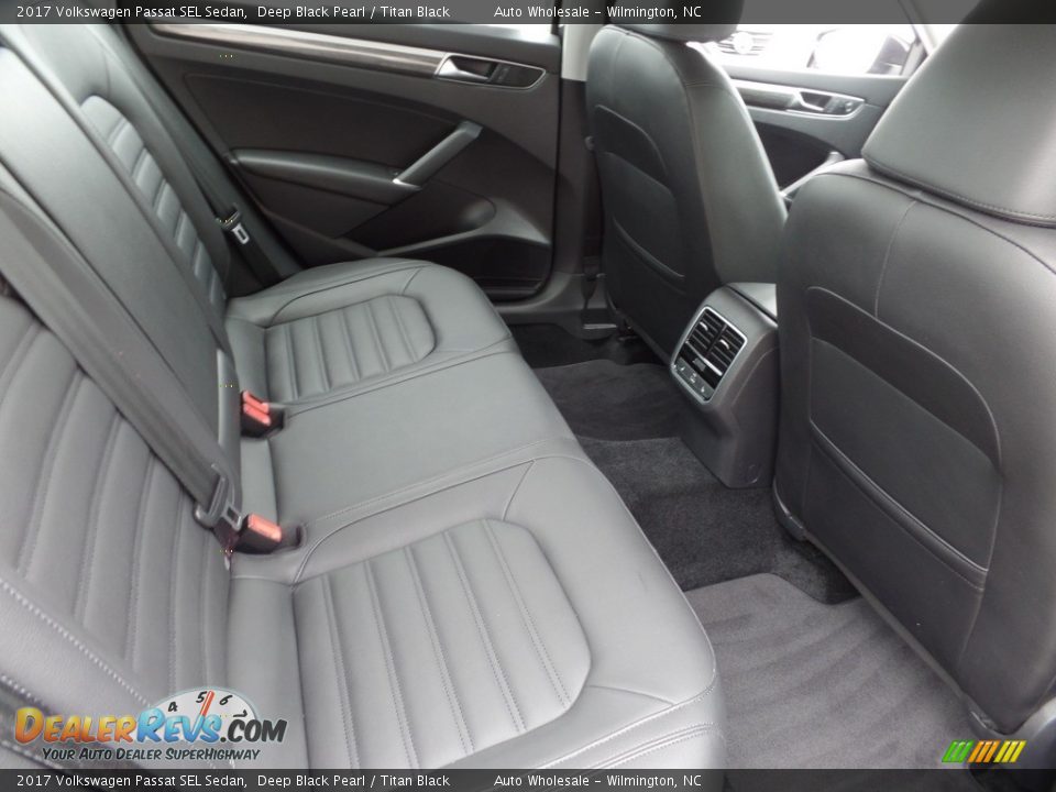 2017 Volkswagen Passat SEL Sedan Deep Black Pearl / Titan Black Photo #14