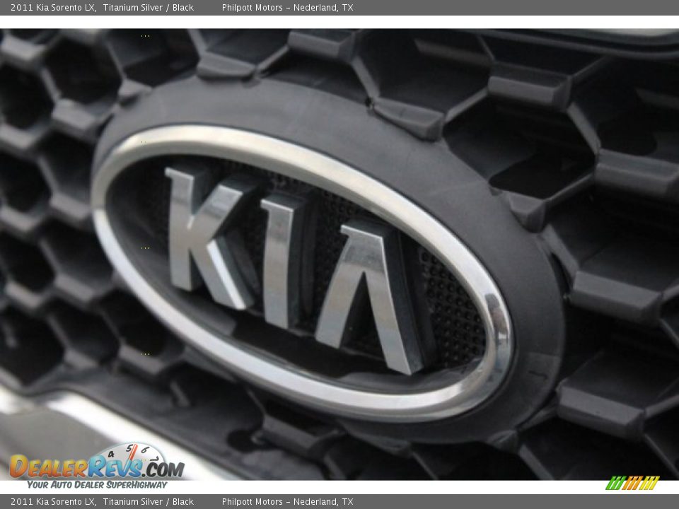 2011 Kia Sorento LX Titanium Silver / Black Photo #4