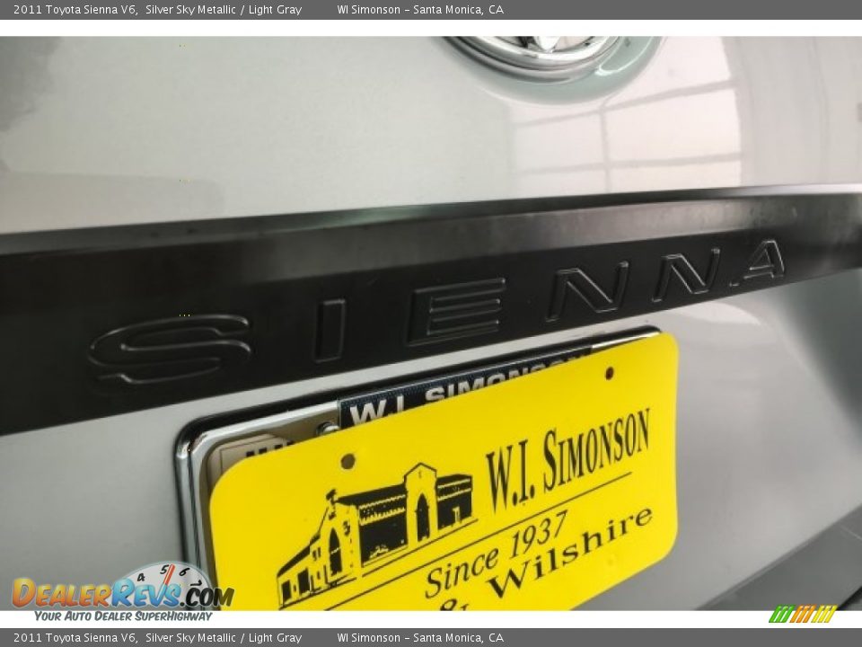 2011 Toyota Sienna V6 Silver Sky Metallic / Light Gray Photo #7