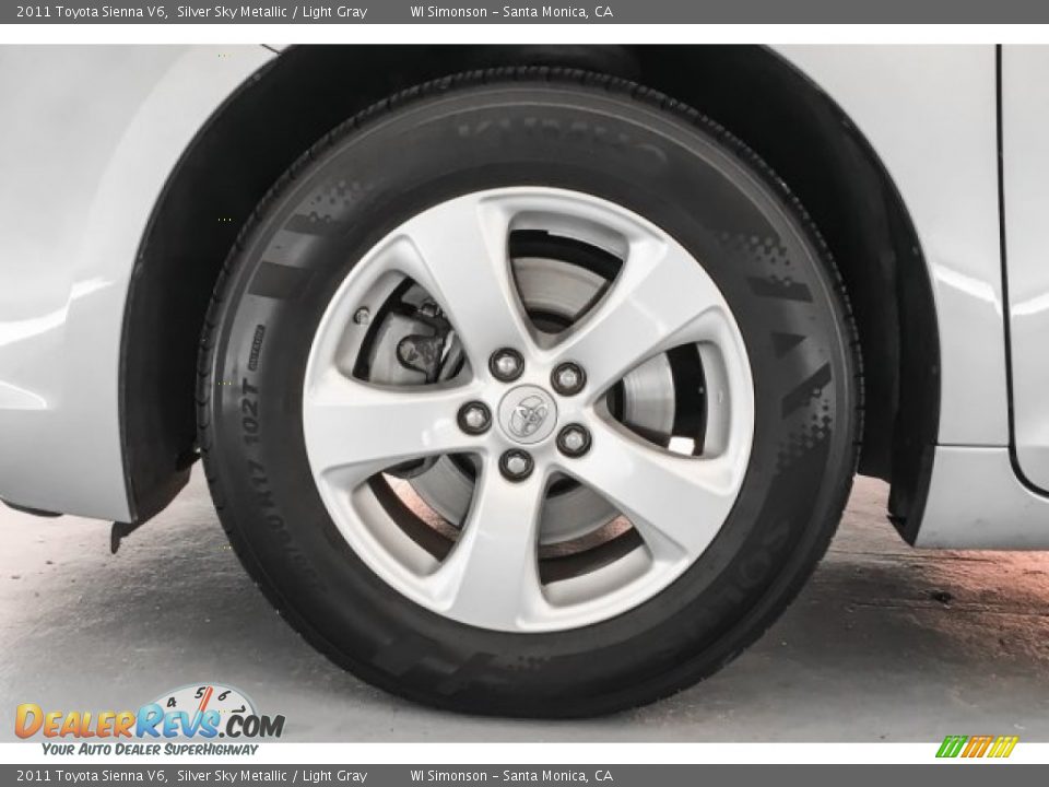 2011 Toyota Sienna V6 Silver Sky Metallic / Light Gray Photo #8
