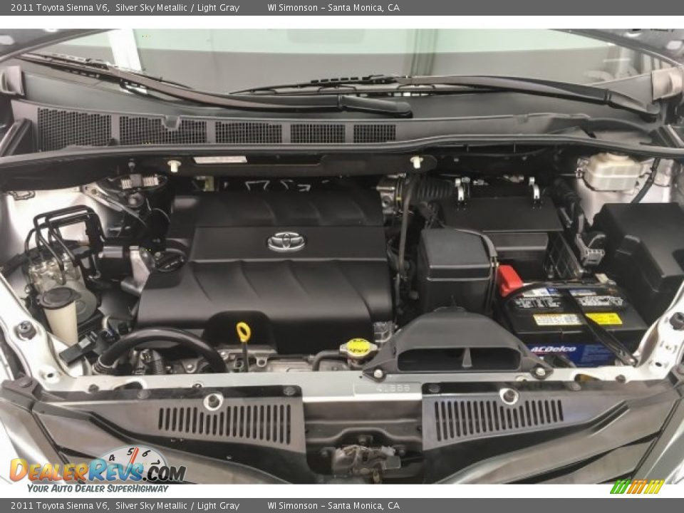 2011 Toyota Sienna V6 Silver Sky Metallic / Light Gray Photo #9
