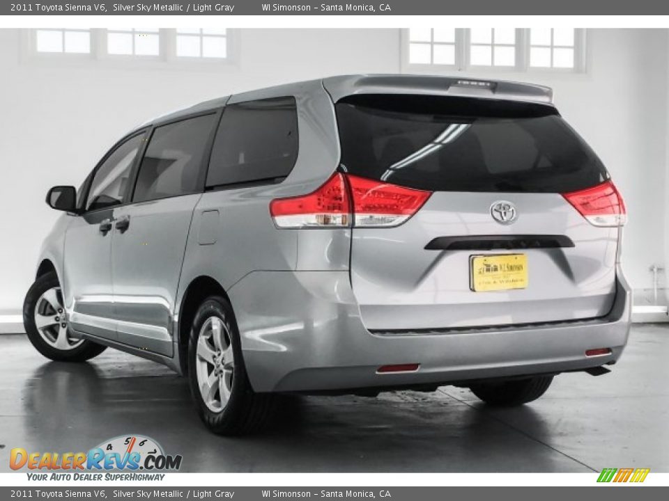 2011 Toyota Sienna V6 Silver Sky Metallic / Light Gray Photo #10