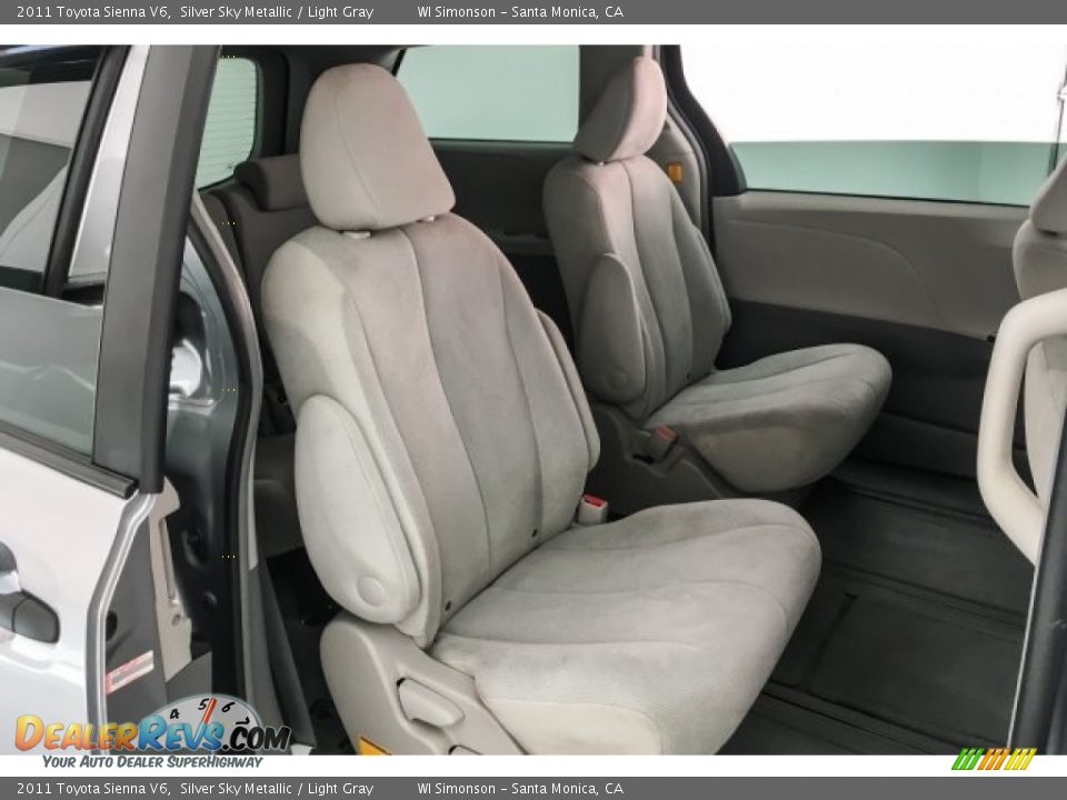 2011 Toyota Sienna V6 Silver Sky Metallic / Light Gray Photo #15
