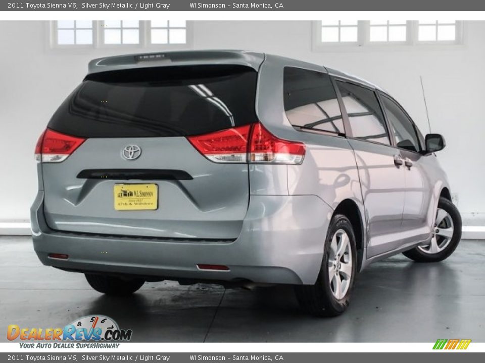 2011 Toyota Sienna V6 Silver Sky Metallic / Light Gray Photo #16