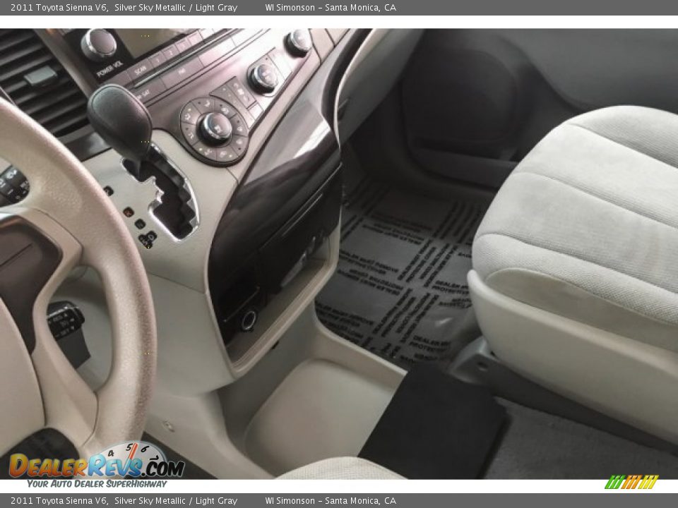 2011 Toyota Sienna V6 Silver Sky Metallic / Light Gray Photo #21