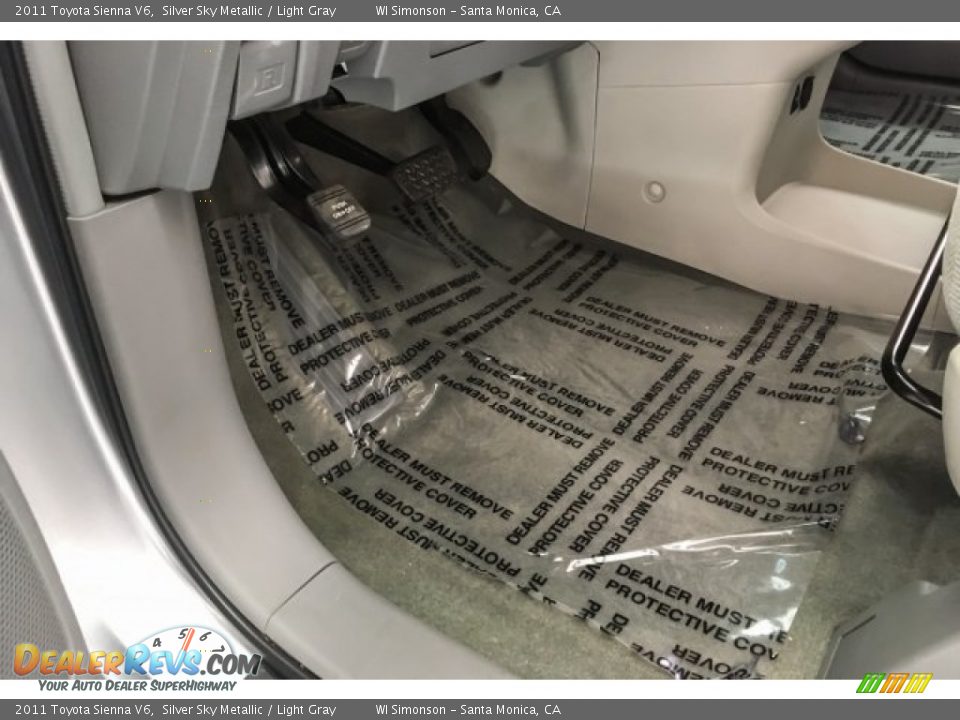 2011 Toyota Sienna V6 Silver Sky Metallic / Light Gray Photo #22