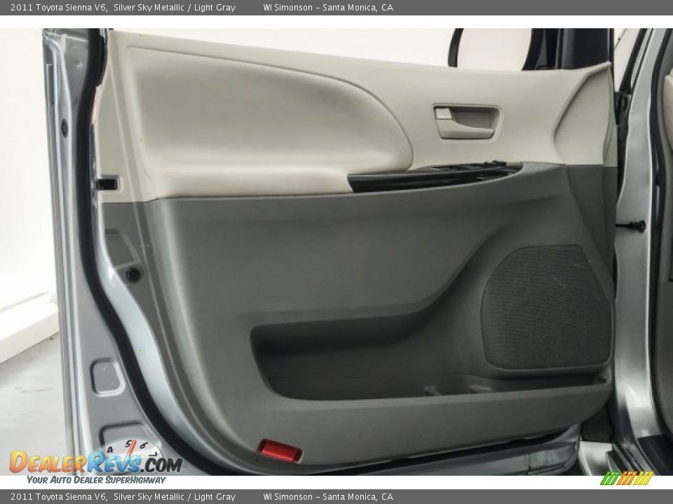 2011 Toyota Sienna V6 Silver Sky Metallic / Light Gray Photo #24