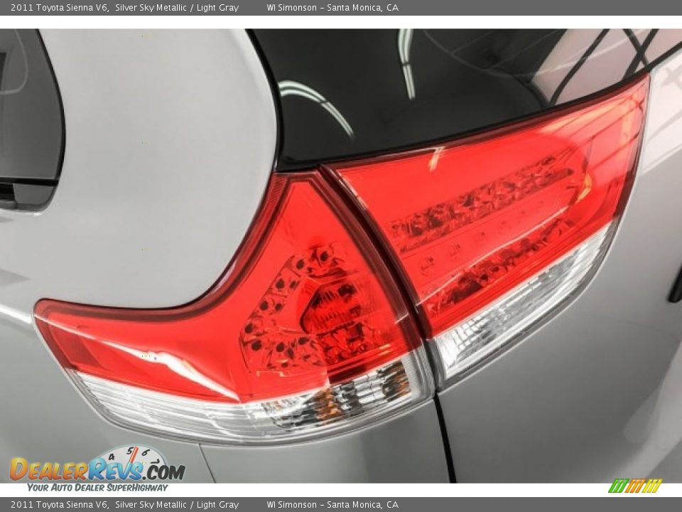 2011 Toyota Sienna V6 Silver Sky Metallic / Light Gray Photo #25