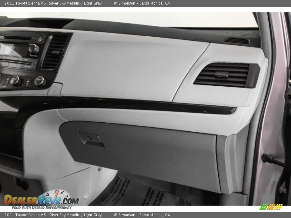 2011 Toyota Sienna V6 Silver Sky Metallic / Light Gray Photo #27