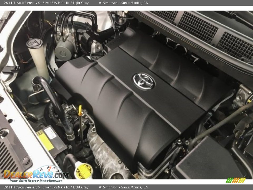2011 Toyota Sienna V6 Silver Sky Metallic / Light Gray Photo #30