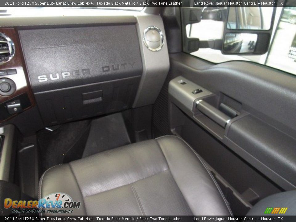 2011 Ford F250 Super Duty Lariat Crew Cab 4x4 Tuxedo Black Metallic / Black Two Tone Leather Photo #15