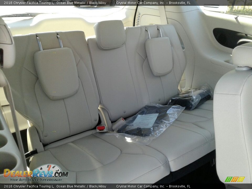 2018 Chrysler Pacifica Touring L Ocean Blue Metallic / Black/Alloy Photo #11