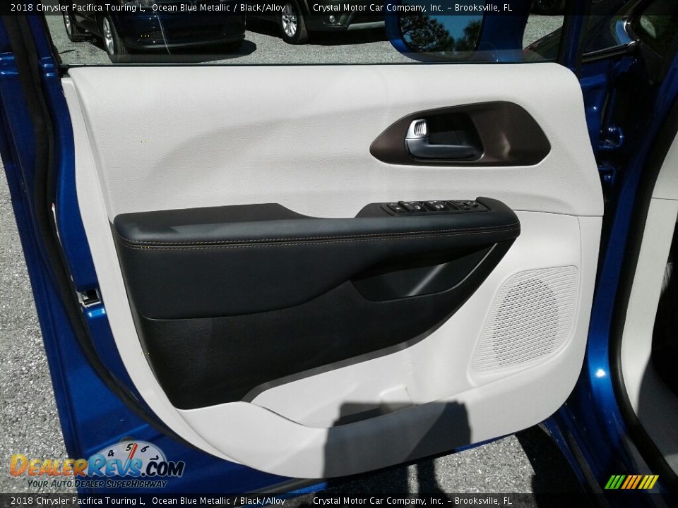 2018 Chrysler Pacifica Touring L Ocean Blue Metallic / Black/Alloy Photo #17