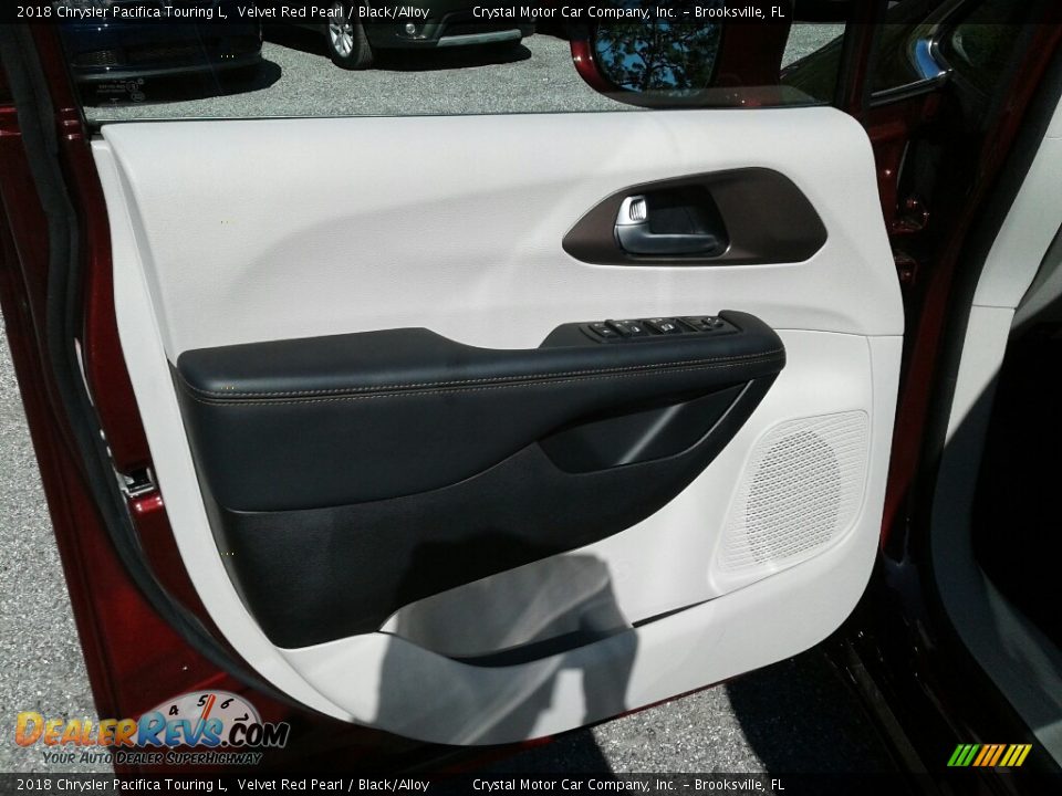 2018 Chrysler Pacifica Touring L Velvet Red Pearl / Black/Alloy Photo #17