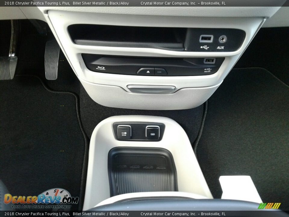 2018 Chrysler Pacifica Touring L Plus Billet Silver Metallic / Black/Alloy Photo #16
