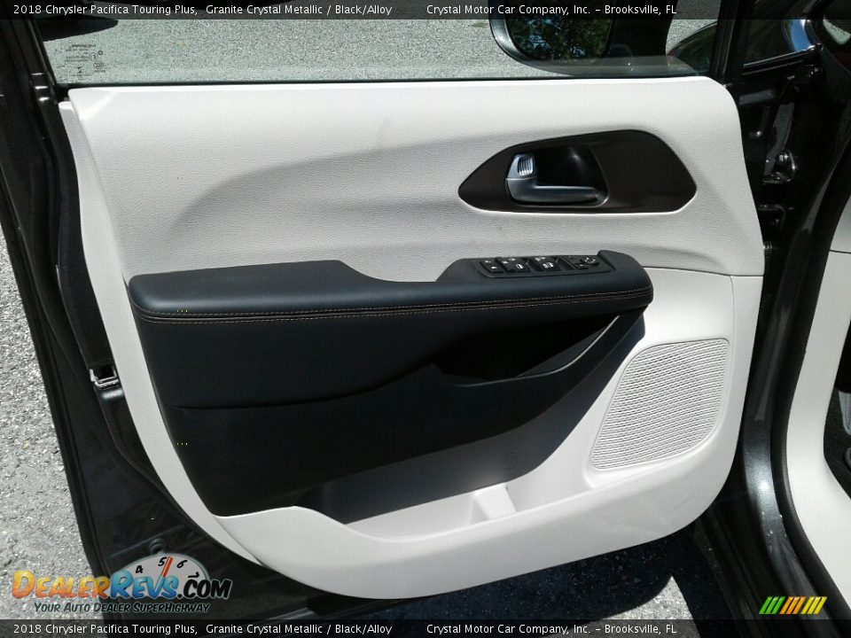 2018 Chrysler Pacifica Touring Plus Granite Crystal Metallic / Black/Alloy Photo #18
