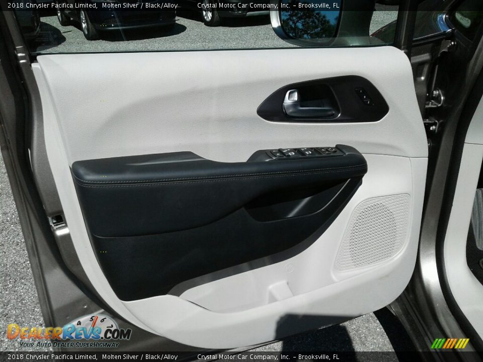 2018 Chrysler Pacifica Limited Molten Silver / Black/Alloy Photo #17