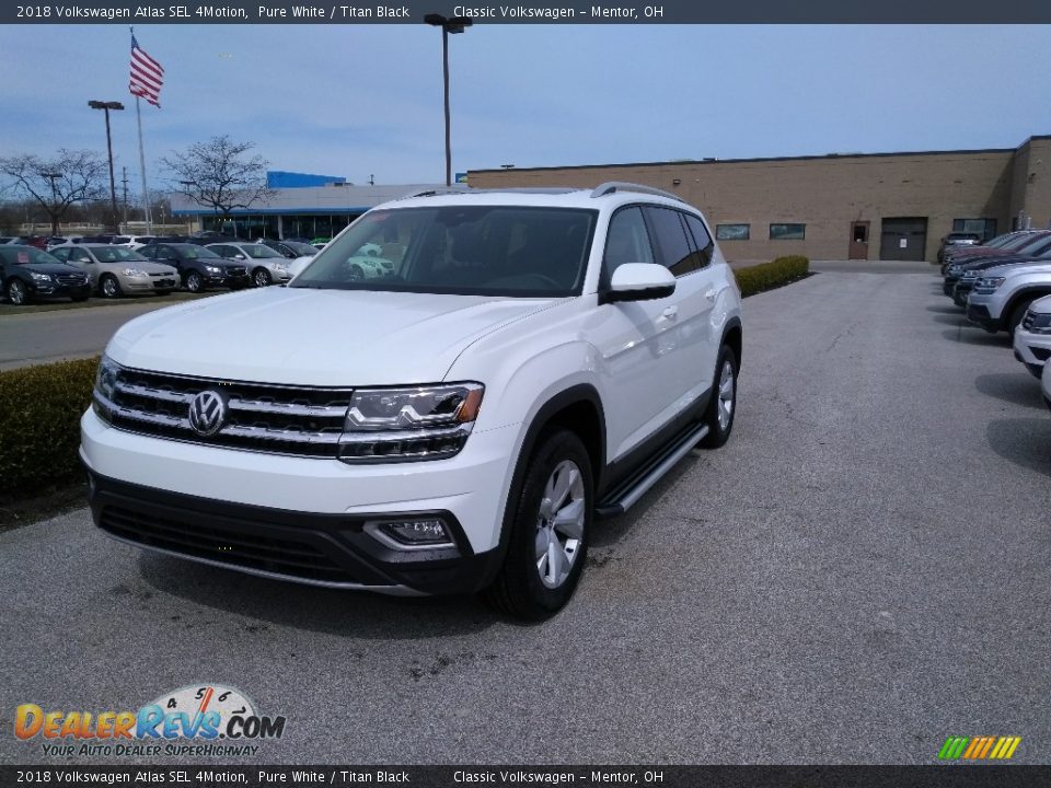 Front 3/4 View of 2018 Volkswagen Atlas SEL 4Motion Photo #2