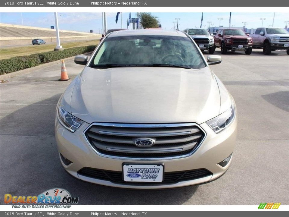 2018 Ford Taurus SEL White Gold / Dune Photo #2