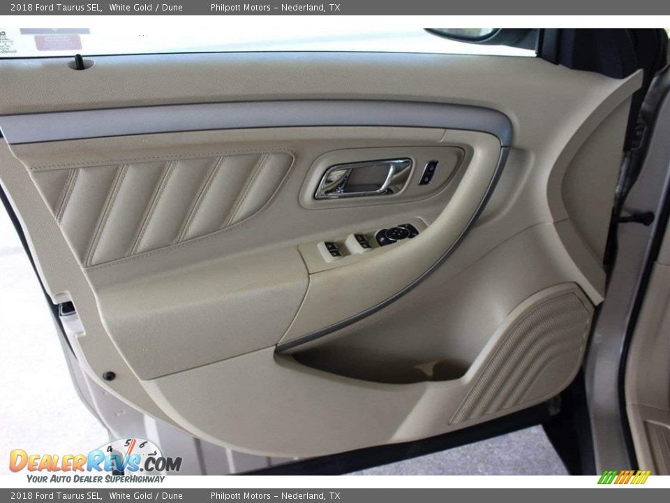 Door Panel of 2018 Ford Taurus SEL Photo #9