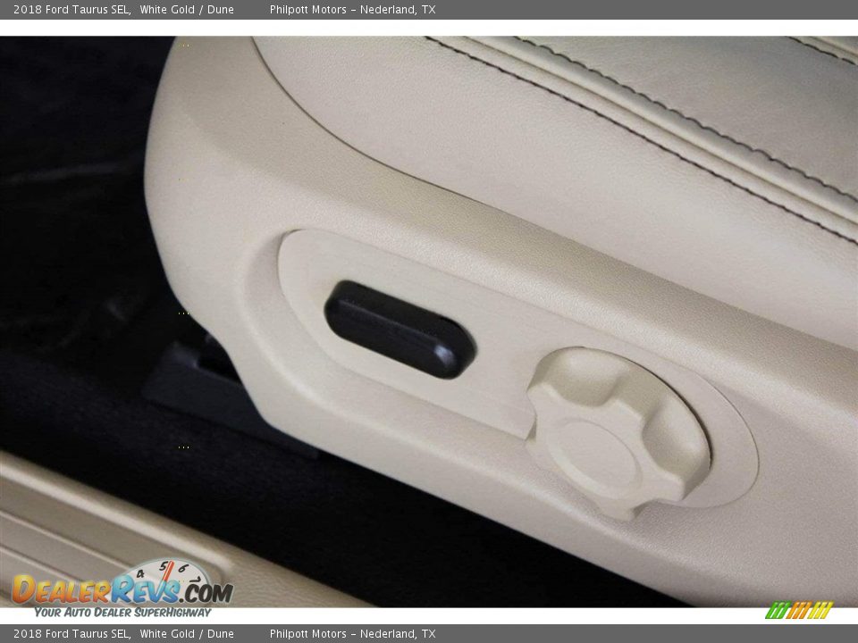2018 Ford Taurus SEL White Gold / Dune Photo #10