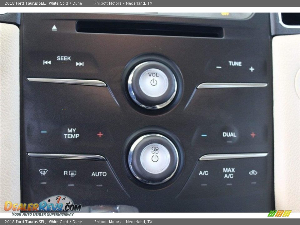 Controls of 2018 Ford Taurus SEL Photo #16