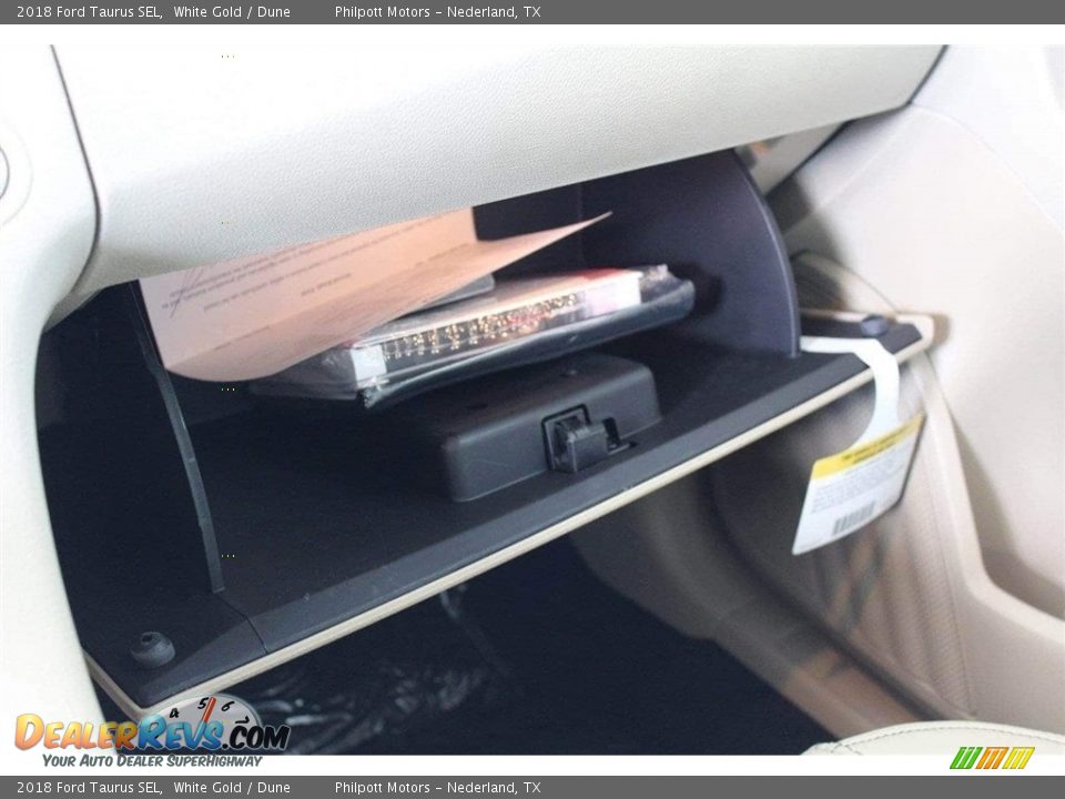 2018 Ford Taurus SEL White Gold / Dune Photo #20