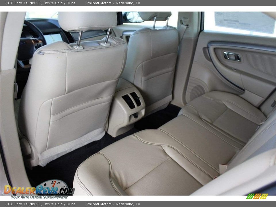 2018 Ford Taurus SEL White Gold / Dune Photo #24