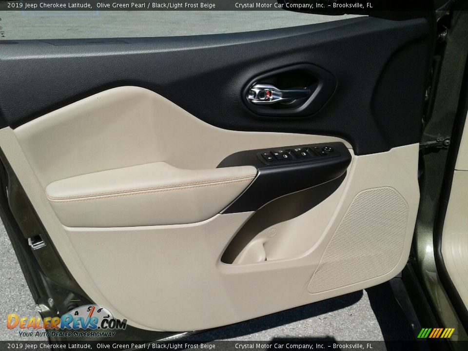 2019 Jeep Cherokee Latitude Olive Green Pearl / Black/Light Frost Beige Photo #17