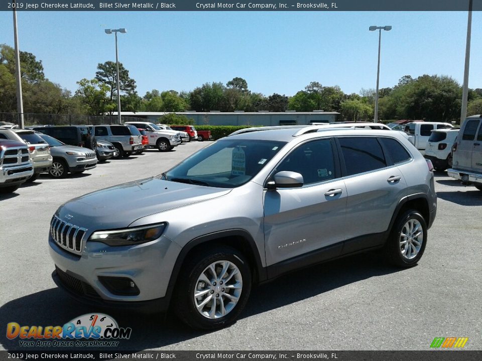 Front 3/4 View of 2019 Jeep Cherokee Latitude Photo #1