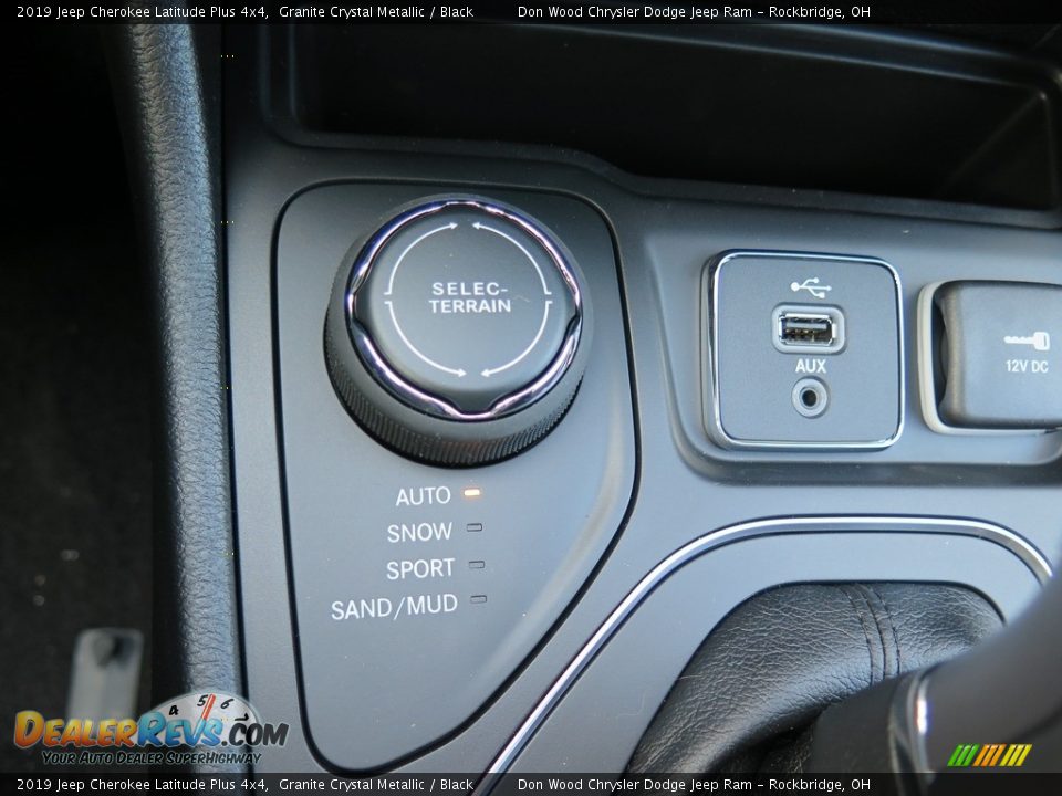 Controls of 2019 Jeep Cherokee Latitude Plus 4x4 Photo #29