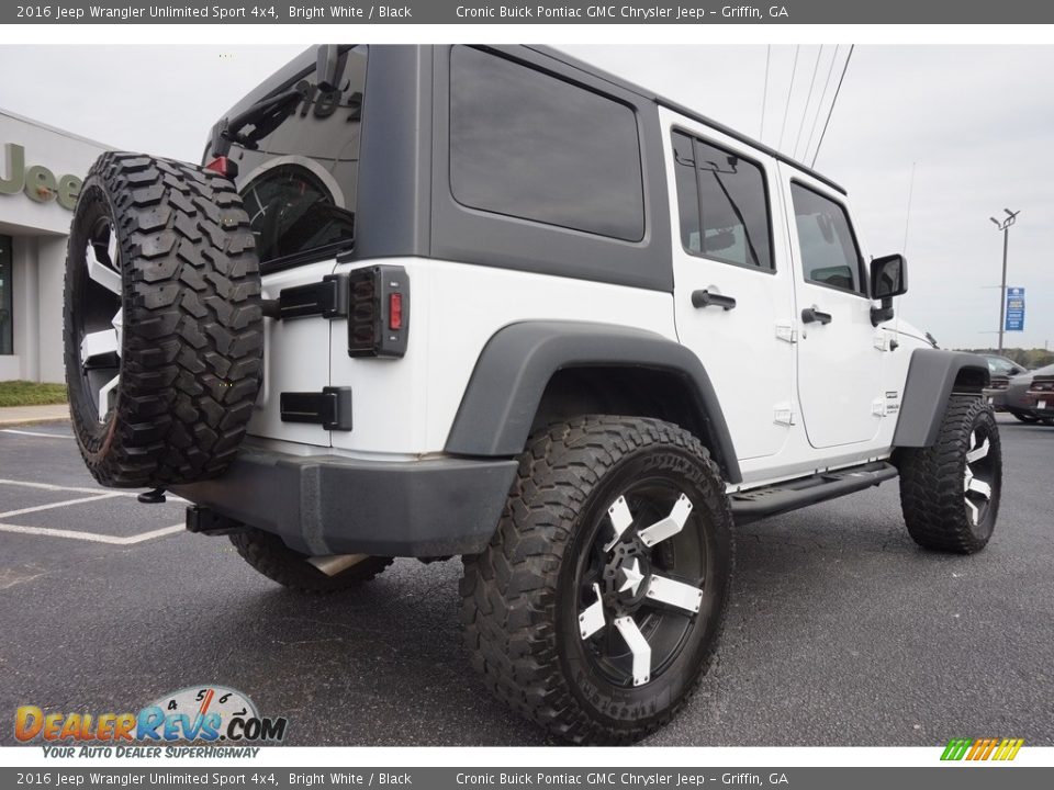 2016 Jeep Wrangler Unlimited Sport 4x4 Bright White / Black Photo #11