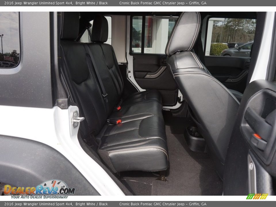 2016 Jeep Wrangler Unlimited Sport 4x4 Bright White / Black Photo #15