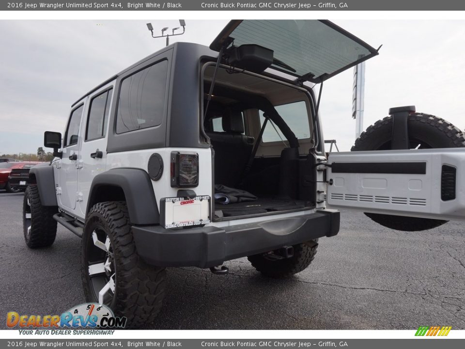 2016 Jeep Wrangler Unlimited Sport 4x4 Bright White / Black Photo #18