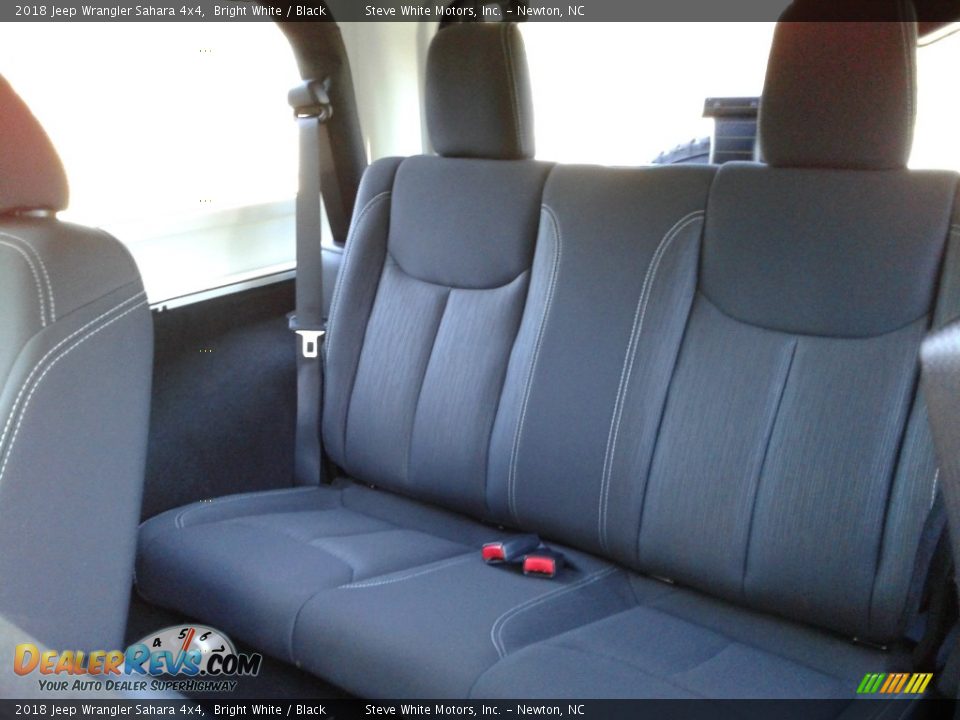 2018 Jeep Wrangler Sahara 4x4 Bright White / Black Photo #12