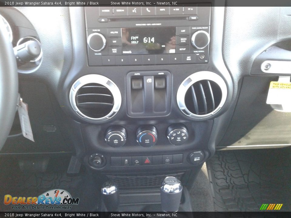 2018 Jeep Wrangler Sahara 4x4 Bright White / Black Photo #19